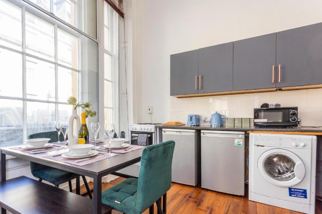 Newcastle'S Most Central Apartment - Sleeps 10 Exterior foto