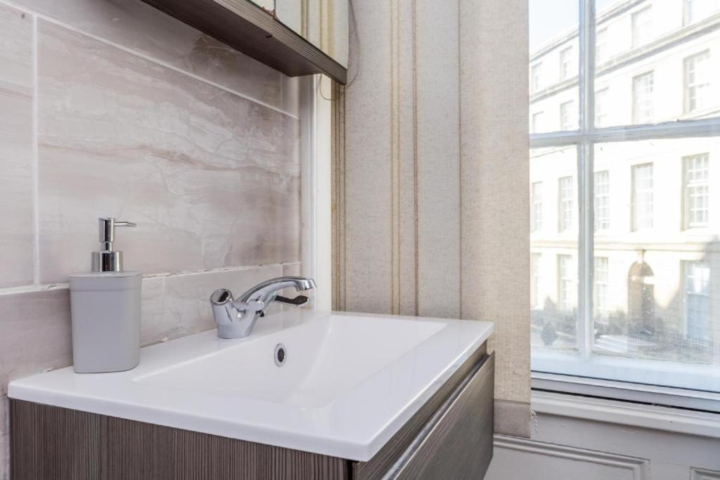 Newcastle'S Most Central Apartment - Sleeps 10 Exterior foto