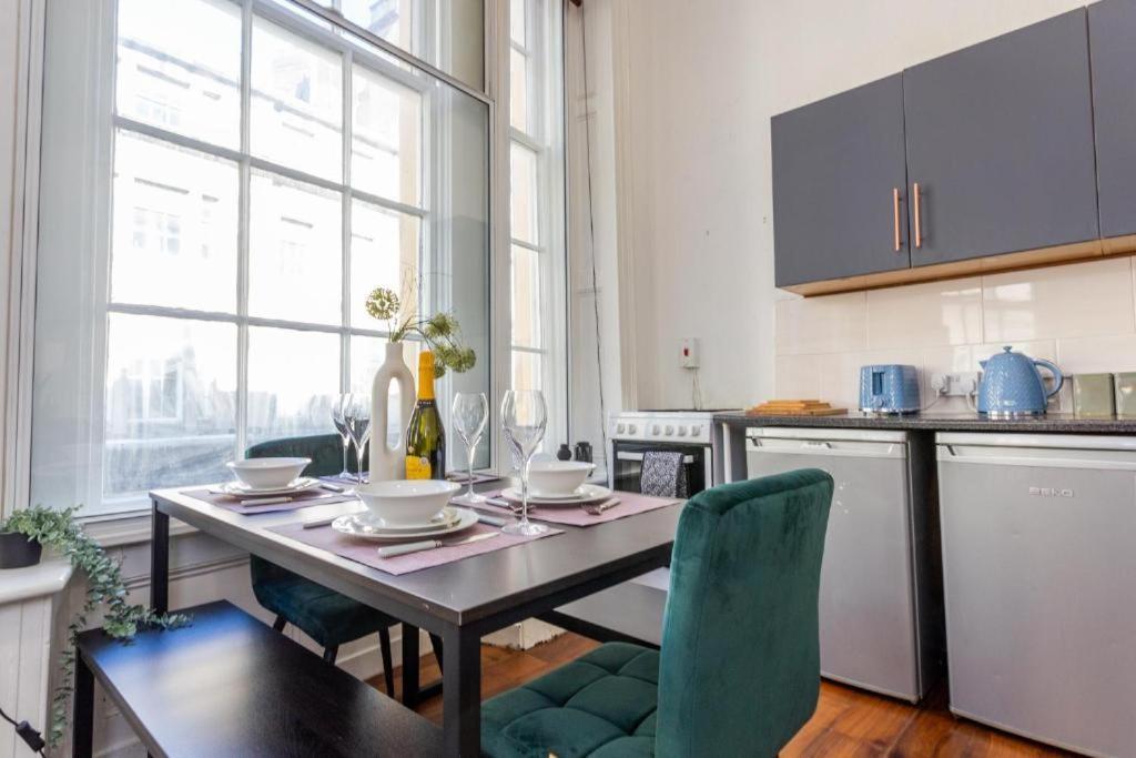 Newcastle'S Most Central Apartment - Sleeps 10 Exterior foto