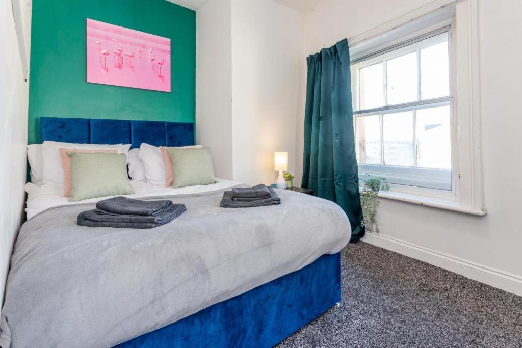 Newcastle'S Most Central Apartment - Sleeps 10 Exterior foto